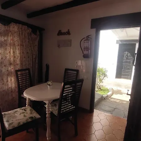 Arpones 5 Apartment *